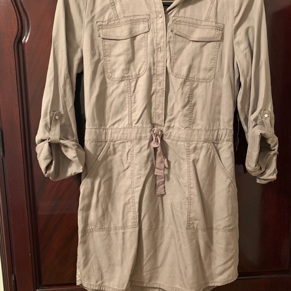 Short button up Express dress in tan